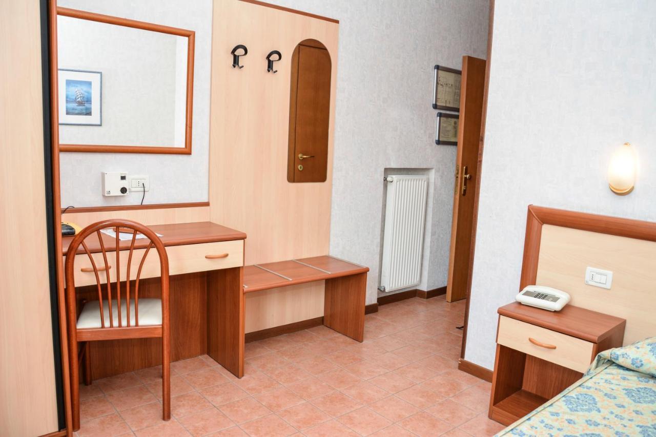 Hotel Florida Limone sul Garda Esterno foto