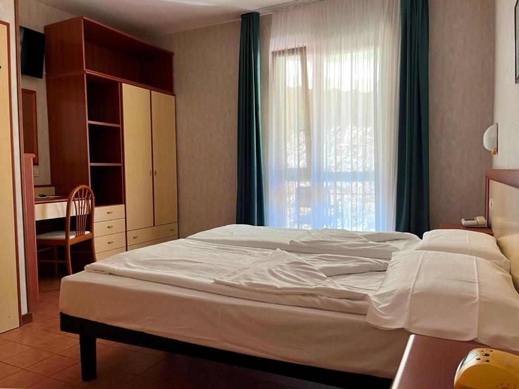 Hotel Florida Limone sul Garda Esterno foto