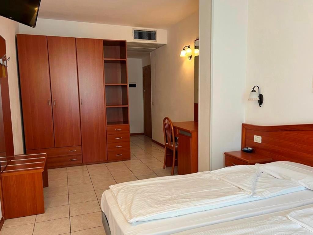 Hotel Florida Limone sul Garda Esterno foto