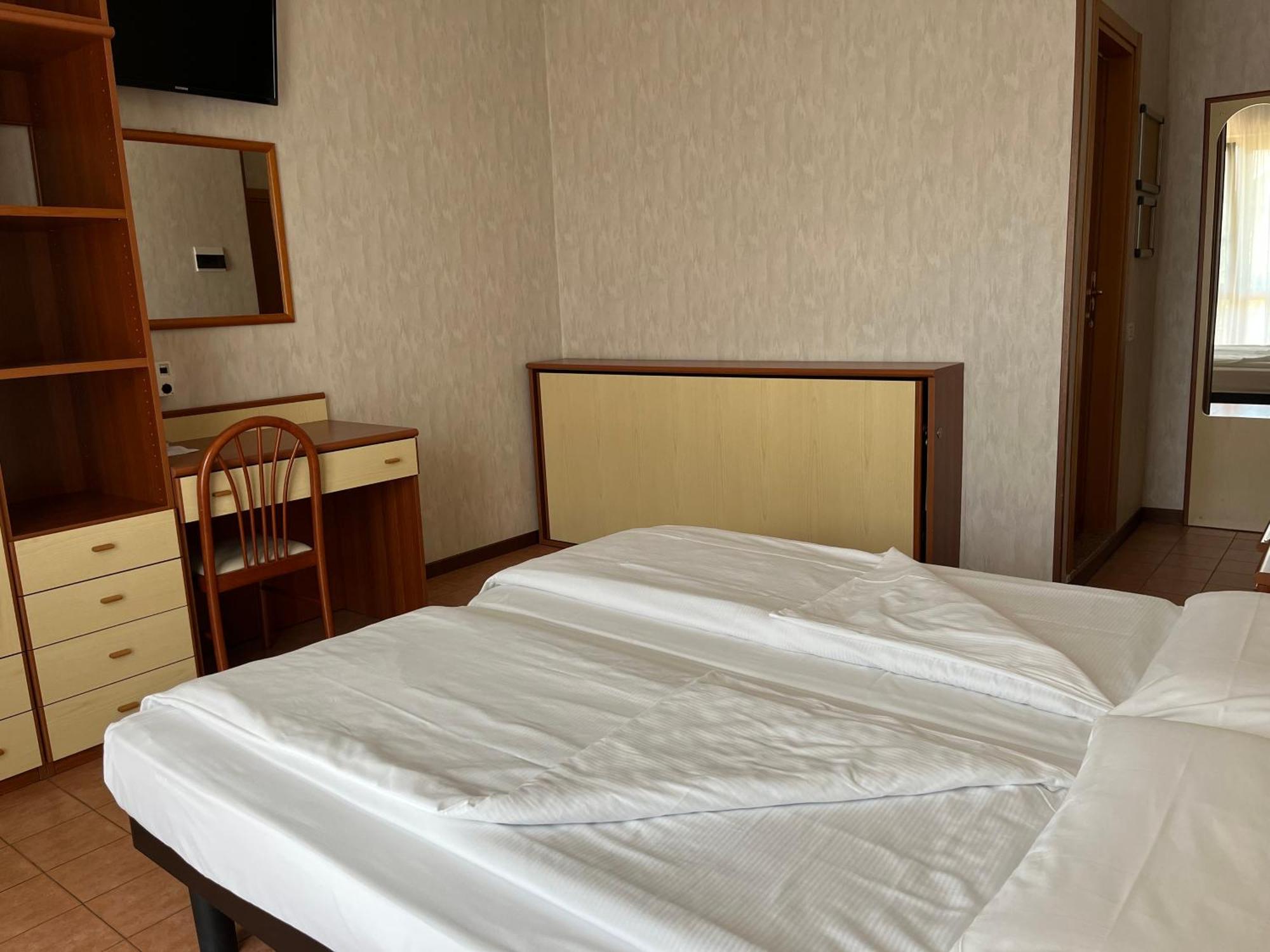 Hotel Florida Limone sul Garda Esterno foto